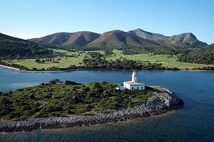 The Alcanada Golf Course is known for its spectacular views of the lighthouse