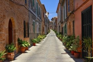 Un paseo por Alcudia para disfrutar de su Banda de Música o paseos teatralizados durante sus fiestas