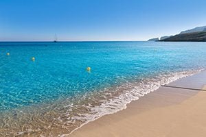 Playa de Cala Mesquida, un lugar ideal para practicar yoga